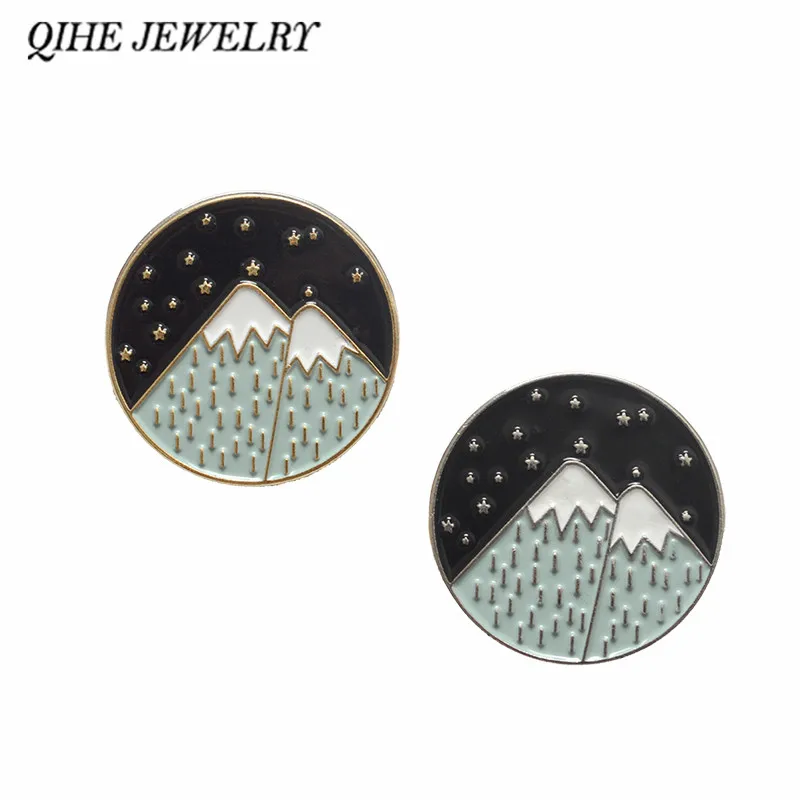

QIHE JEWELRY Green Mounain pins and brooches Enamel pin Badges Snow mountain Mountain range Hiking Nature Camping Jewelry