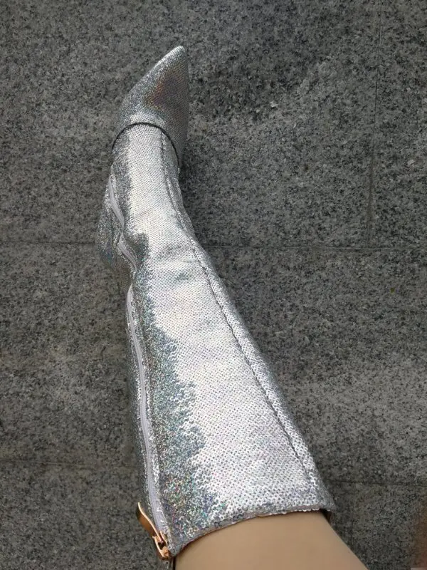 Knsvvli/женские сапоги до колена на тонком высоком каблуке с металлическими кристаллами; высокие сапоги из лакированной кожи; Цвет