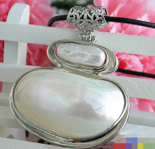

Free Shipping>>>>>Big 48mm white mabe keshi pearl necklace crescent pendant