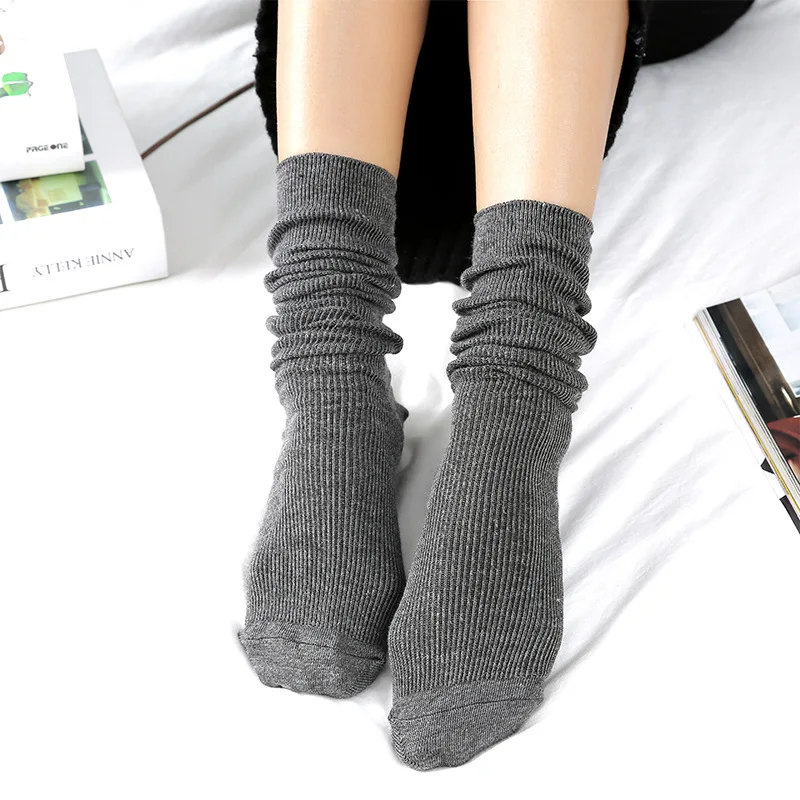 Женские свободные носки для школьниц, одноцветные осенне-зимние модные мягкие удобные женские длинные теплые носки в винтажном стиле