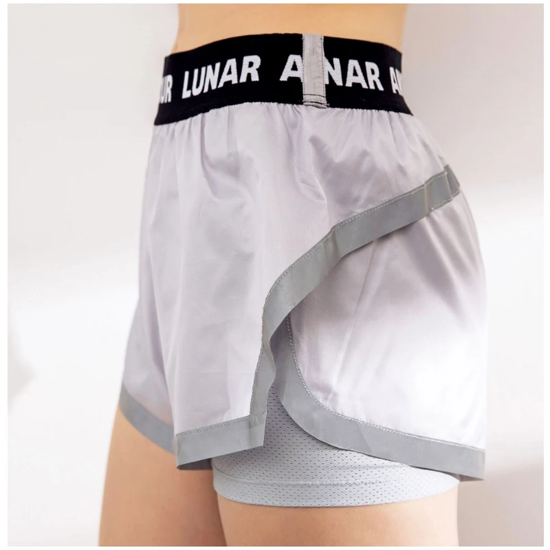 

Leisure sports Shorts In summer looks slimmer silver comfortable soft cool safety shorts do sports yoga light fabric