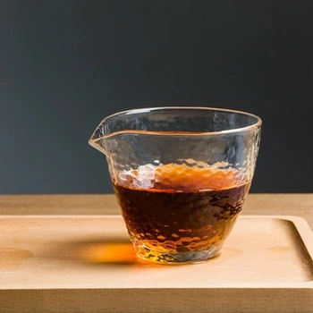 

A cup of tea into a glass fair manual high temperature thick tea