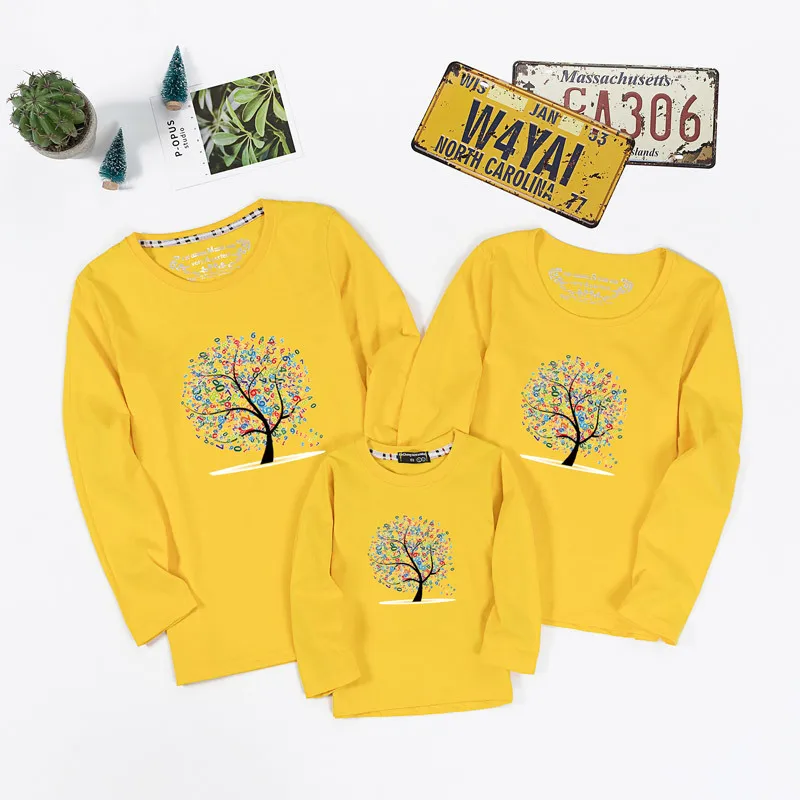 

Family Look Christmas Family Matching Outfits T Shirt Mother Daughter Long Sleeve Dad Mom Baby Family Suit Father Son Clothes