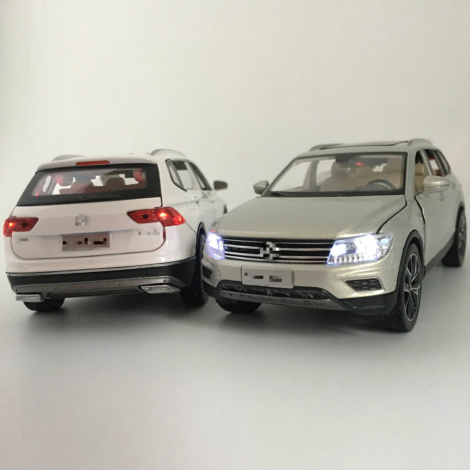 1/32 Фольксваген Tiguan L SUV, сплав, звук и светильник, модель автомобиля, 6 дверей, может открываться, Игрушечная модель автомобиля для детей, подарки на день рождения