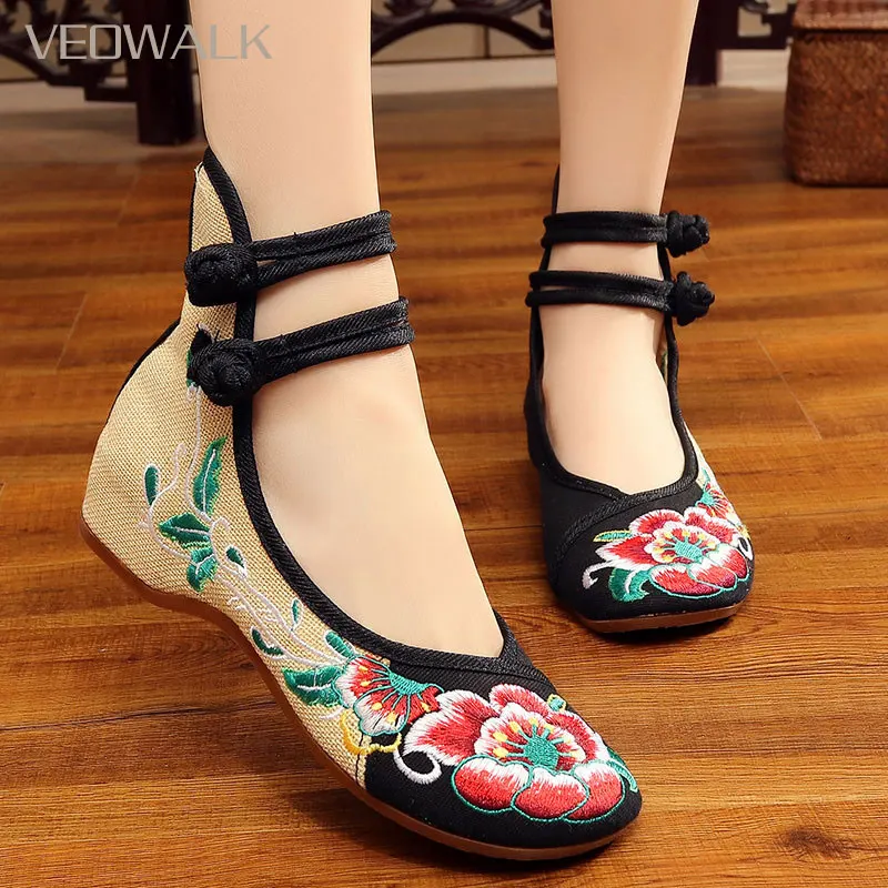 

Veowalk Handmaade Woman Shoes Chinese Style Casual Old Peking Ballet Flats Soft Sole Hibiscus Flowers Embroidered Walking Shoes