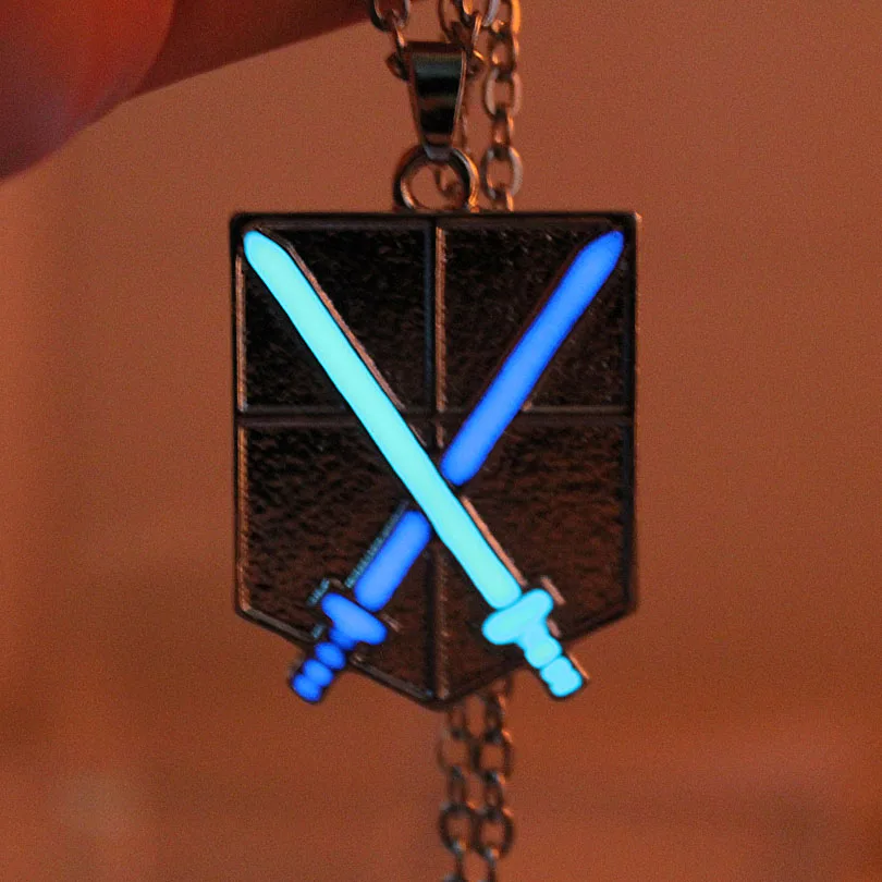 

Attack on Titan glowing Necklace Pendants Wings Of Liberty Trainee Squad logo Chain Jewelry Pendant glow in the dark