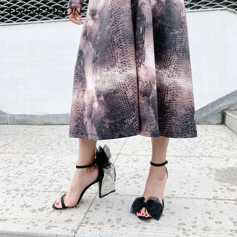 Black lace sandal10