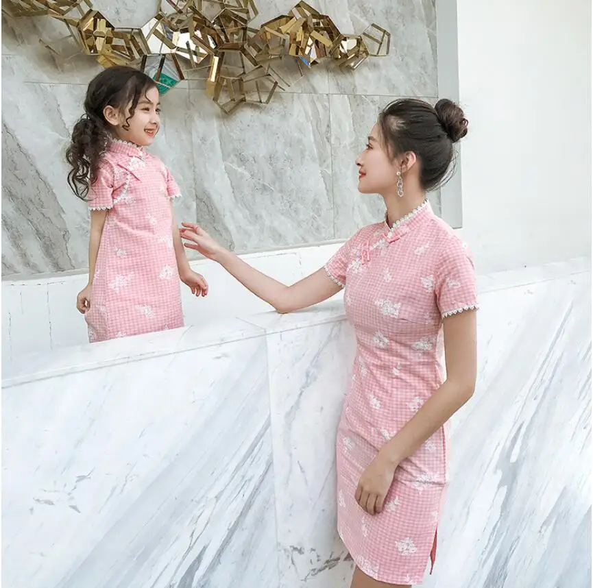 Традиционное китайское платье для мамы и дочки, одежда для маленьких девочек и женщин в стиле Ципао, симпатичный Чонсам больших размеров