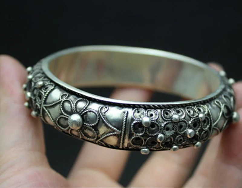 

Chinese 100/% handmade exquisite antique silver handmade carving patterns Miao silver bracelet national Retro