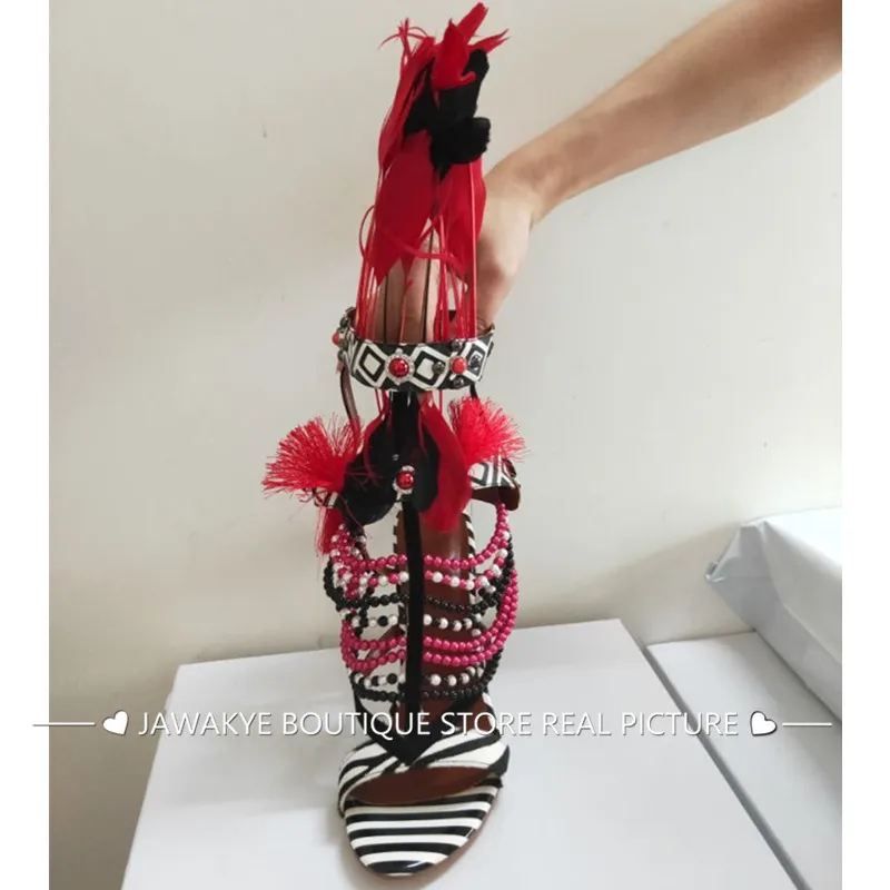 Богемный Племенной модные летние сандалии, украшенные перьями с узором Зебра, жокейские сапоги с бахромой Бисер босоножки пикантные туфли на высоком каблуке, вечерние женские туфли T-show обувь Для женщин