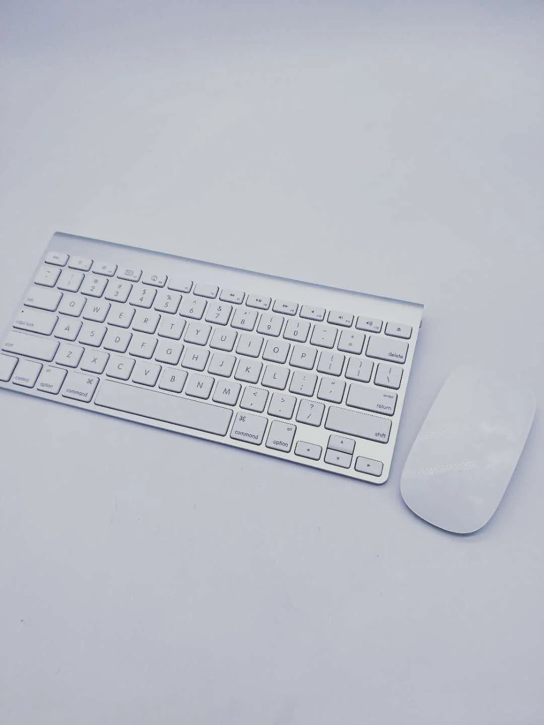 

Genuine A1296/A1314 Wireless Mouse/Keyboard for Apple - Bluetooth A1296/A1314 Cleaning and Testing battery not included