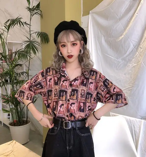 

2019 new Korean version of the loose short-sleeved retro print shirt