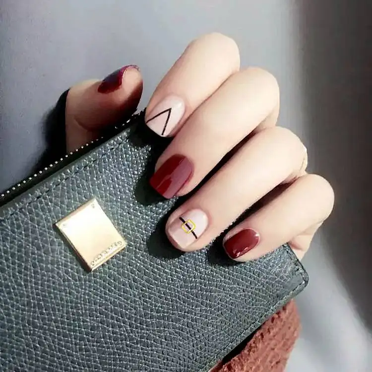 

24 pcs wine red nude Fake Nails With Metallic Strip Rivet Designs Short Square False Nail Tips With Glue Sticker