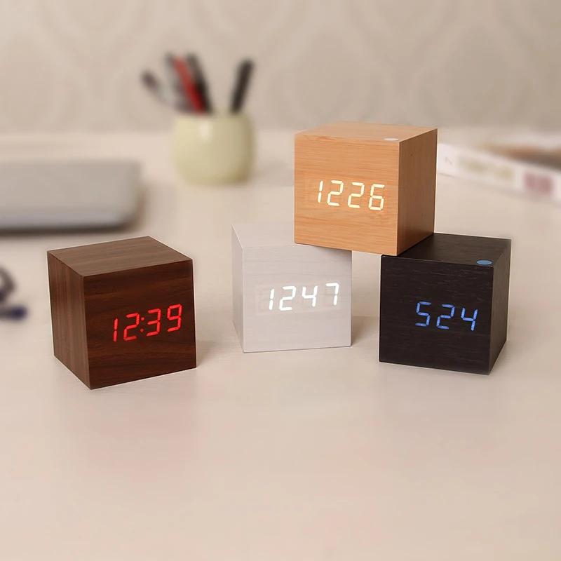  Digital Thermometer Wooden Alarm Clock Alarm Date Desk Clock Table USB Charging Brief Voice-activat