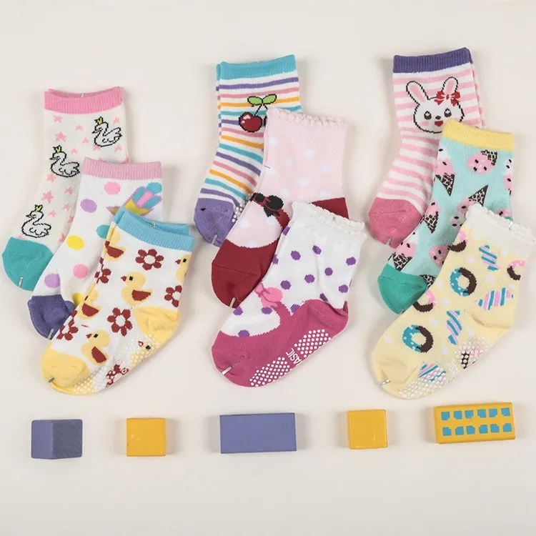 W040,, осенне-зимние нескользящие носки с резиновой подошвой для детей 1-3 лет милые цветные женские носки с героями мультфильмов