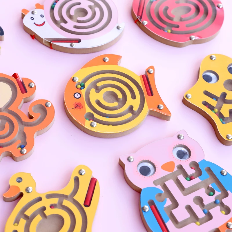 

1PCS Animal Magnetic Pen Labyrinth Puzzle Ball Small Toy Baby Intellectual Development Bead Game