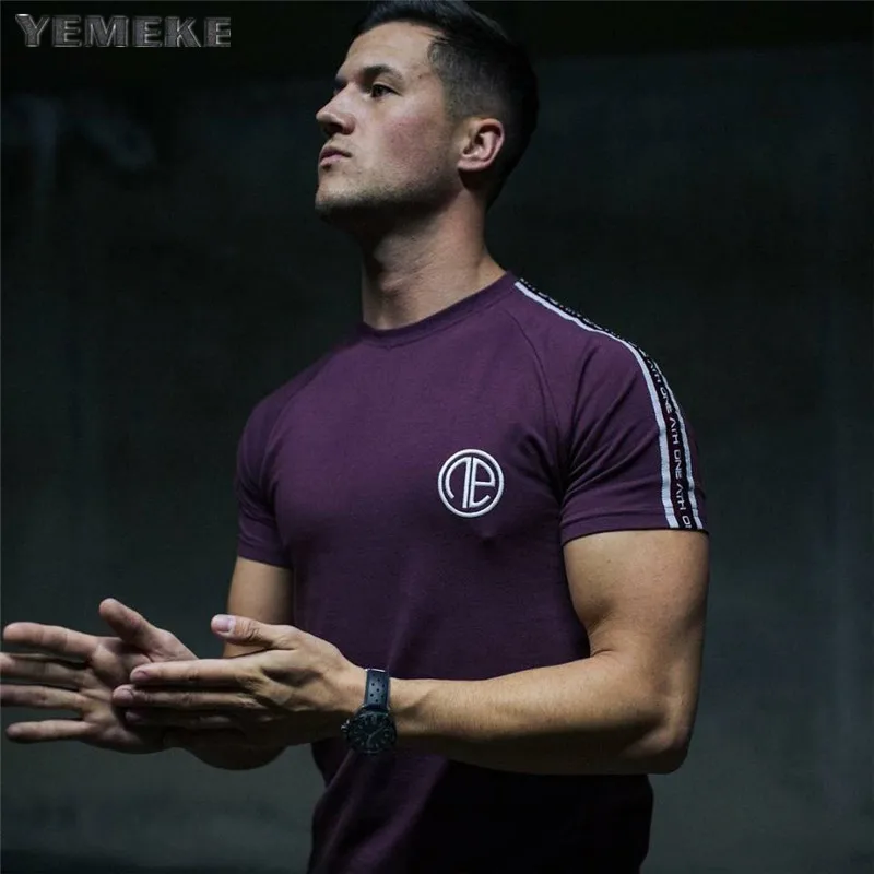 Мужская облегающая футболка с коротким рукавом YEMEKE 2018 хлопковая Футболка