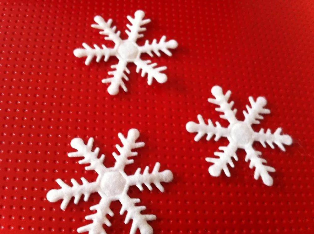 

100PCS Ceiling Hanging white Felt Snowflake Ornaments for Wedding Christmas Birthday Party Ornaments 4CM