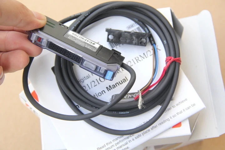 

NEW&ORIGINAL FS-V21 fiber amplifier sensor FS-V21