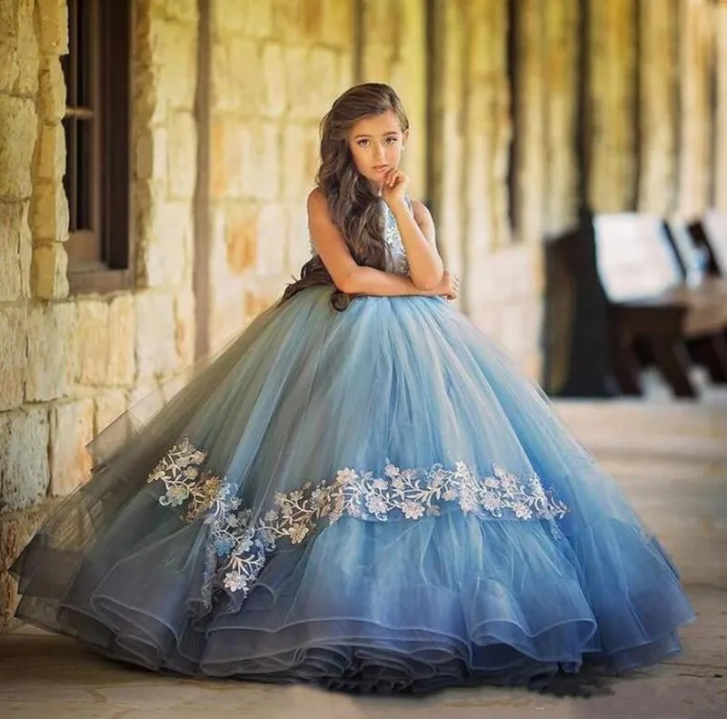 

Beautiful Princess Dress Puffy Light Blue Ball Gown Crew Neck Lace Appliques Longo Flower Girl Dress For Formal Wears Customized