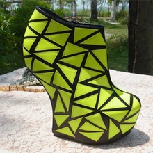 Пикантные женские ботильоны на платформе с треугольными вставками из блестящей кожи на высоком каблуке; женская обувь для танцев и клубов