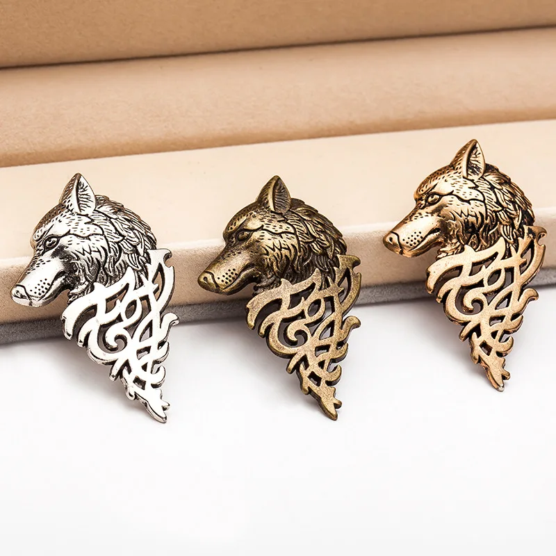 

Linnor Vintage Game of Thrones Broach Song of Ice and Fire Homme Lapel Pin Retro Ancient Gold Wolf Head Badge Pin for Male