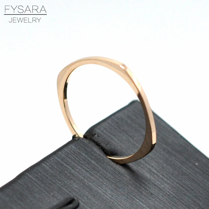 Плоские квадратные кольца FYSARA цвета розового золота из титановой стали