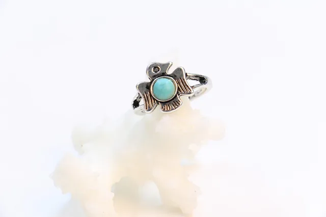 Fashion a lovely eaglet ring,Blue stone and the baby eagle ring Wholesale