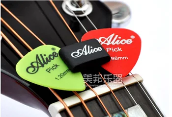 

200pcs Alice A010CP Rubber Guitar Strings Picks Pick Holder