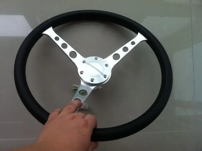 

Diameter 380MM 380cm 15inch universal models easy to install black color steering wheels