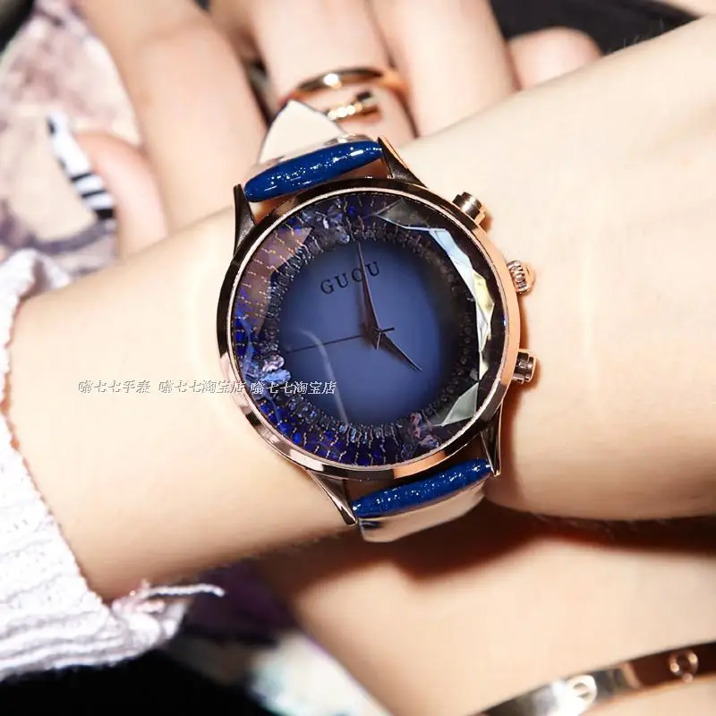 Kopen HK GUOU Merk Quartz Lady Horloge Strass Waterdicht vrouwen Horloge Lederen Upscale Grote Wijzerplaat Luxe Gift Horloges