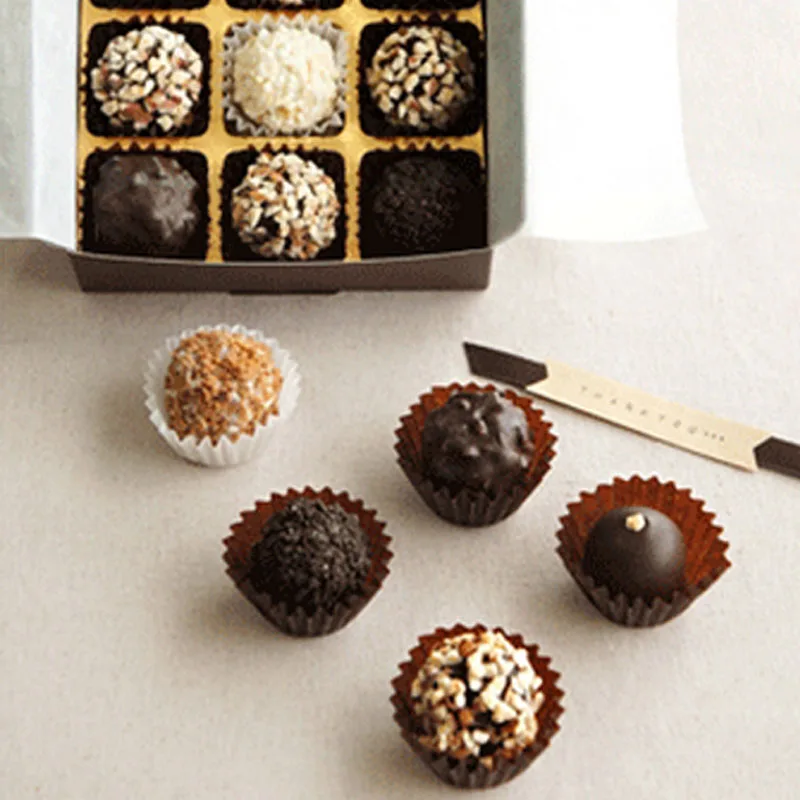 

Colorful Cake Cup Chocolate Dessert baking Oil paper cups Bottom 3.6cm. 2.7cm high. Flatten diameter 9cm.