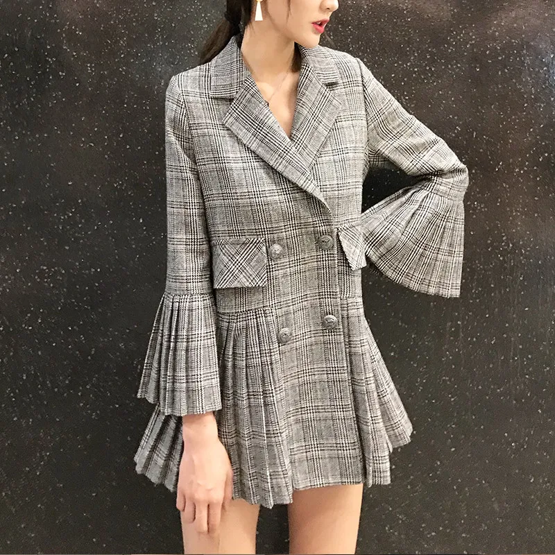 

2019 New Fashion Women Retro Plaid Print Blazers Fashion Notched Neck Long Coats Flare Sleeve Chic Blazer Female Long Jackets
