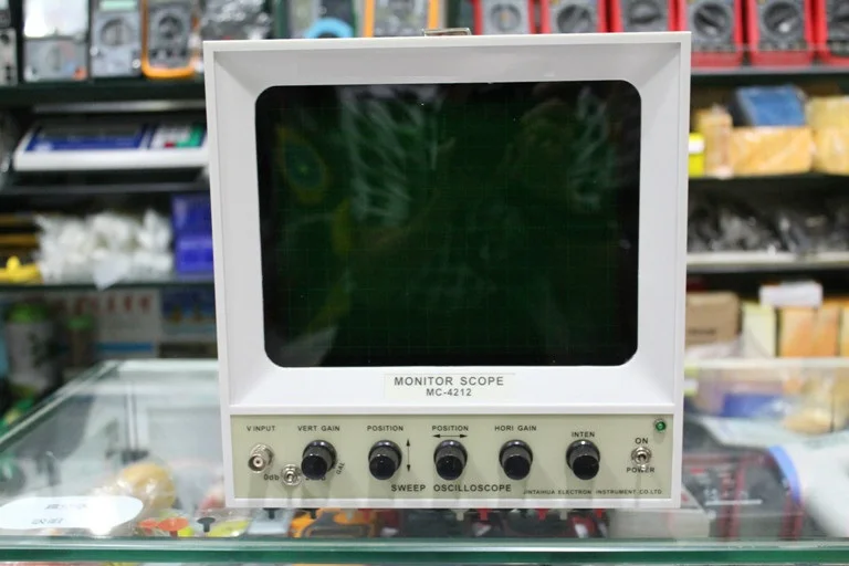 

Fast arrival MC-4212 electronics Oscilloscope by 9 inch picture tube as a display (AC)3Hz-10KHz