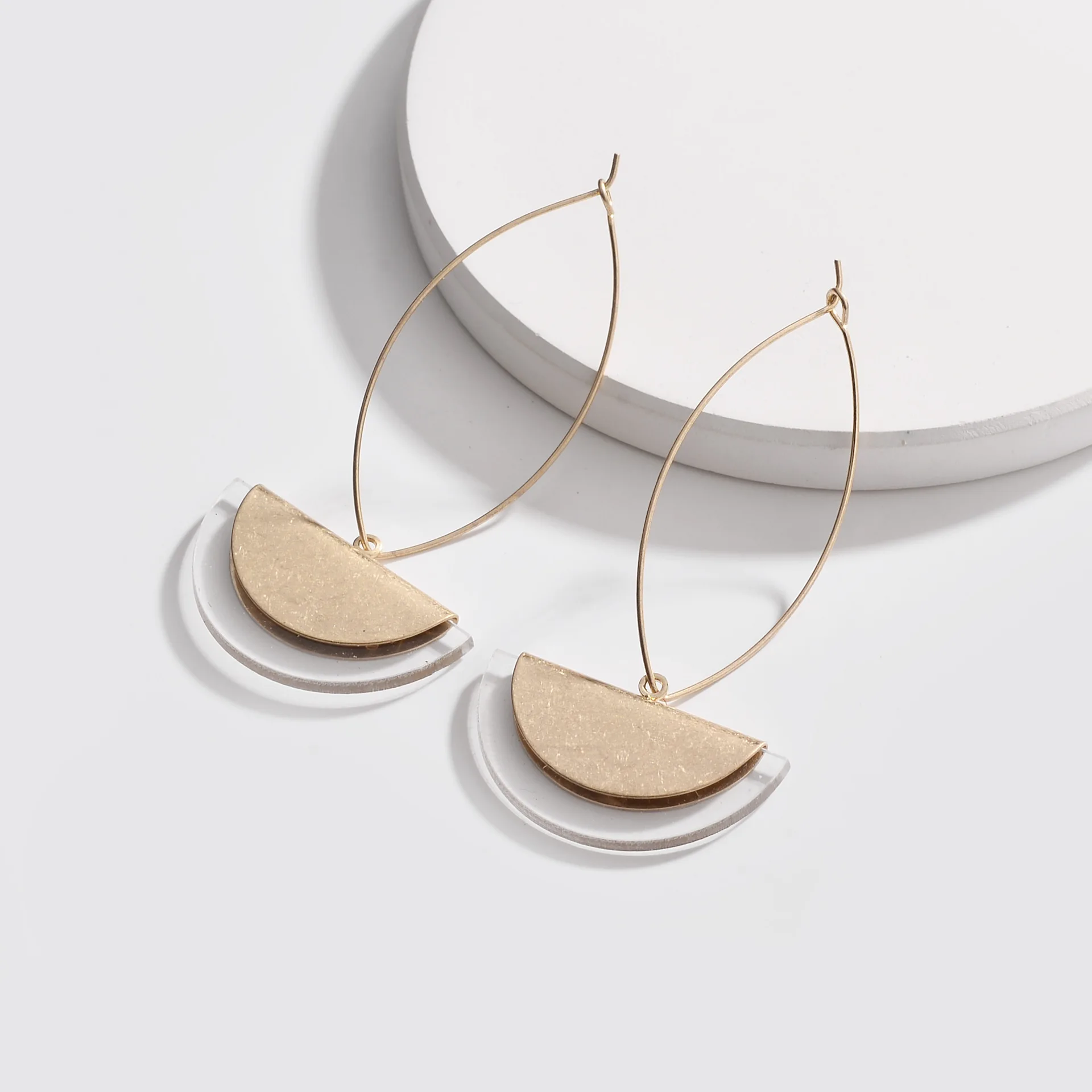 

UJBOX 2018 60mm Long Copper Wire Transparent Semi-circular Acrylic Earrings Female Party Statement Drop Dangle Earrings