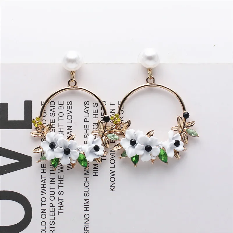 

2018 new design fashion brand jewelry 5 colors Imitation pearls Flowers dangle earrings Summer style long earring for women gift