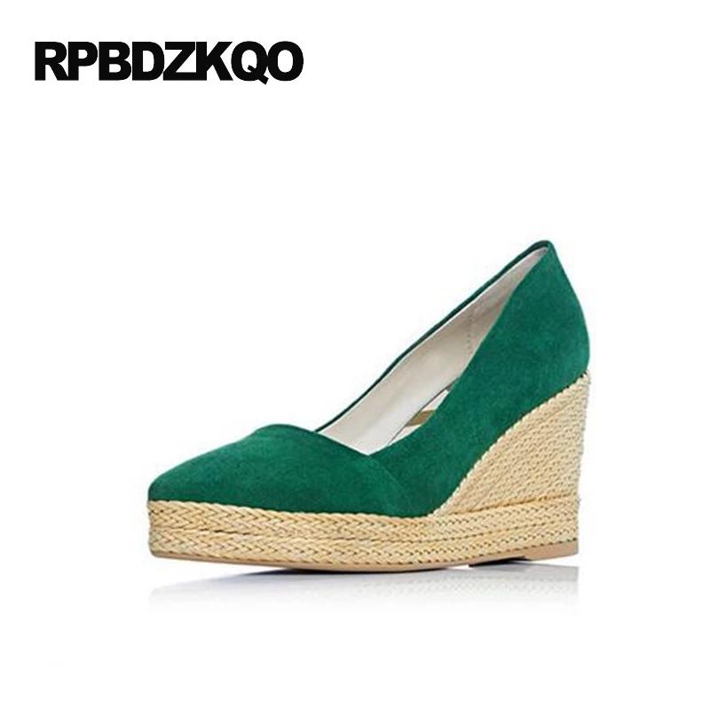 green platform pumps