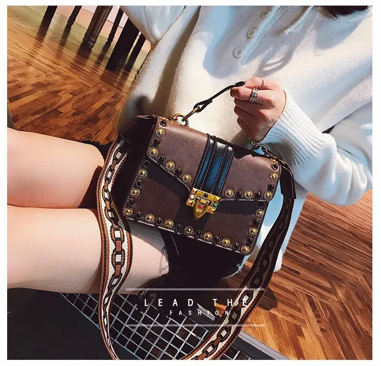 Women's Rivets Vintage Leather Crossbody Bag Small Black Brown Punk Handbag Lock Decoration Shoulder Bag Designer Cross Body Bag (7)