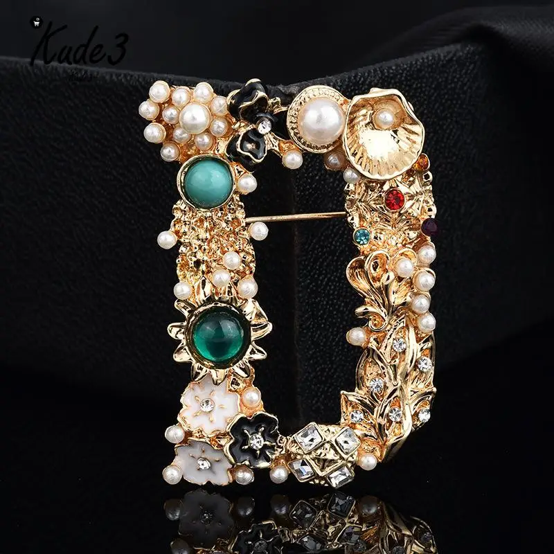 

Luxury Pearl Fashion Letter Brooches For Women Colorful 6 Style Exquisite Brooch Pin Creative Jewelry Accessories 2019 New 8446
