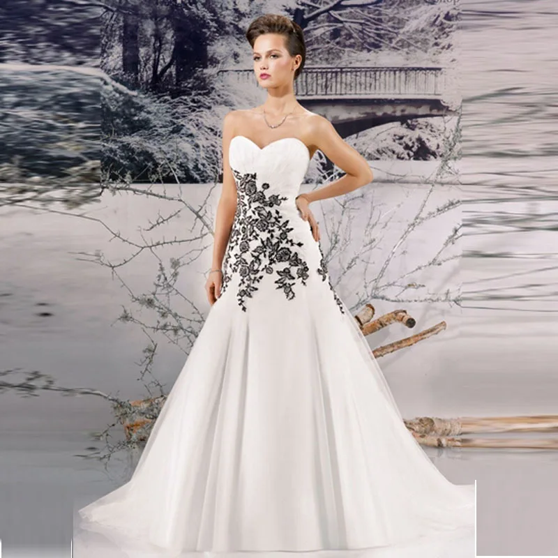 

2019 New Sweetheart White And Black Wedding Dresses Lace Sweep Train Appliqued Bride Dress Organza Strapless Abiti Da Sposa