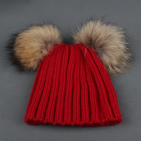 Зимняя детская шапка с двумя помпонами, шапка с помпоном для мальчиков и девочек, детские кепки, настоящий помпон из меха енота, шапка для детей - Цвет: Красный