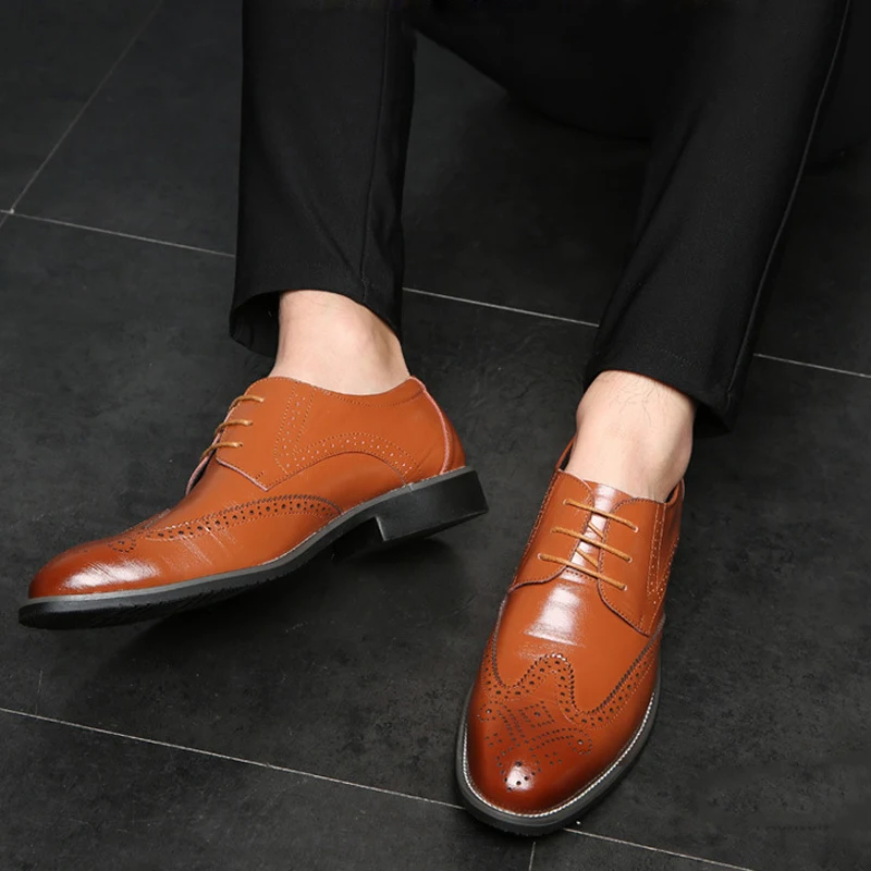 Модные мужские дышащие кожаные туфли с острым носком; мужские оксфорды на шнуровке; повседневная мужская обувь в британском стиле