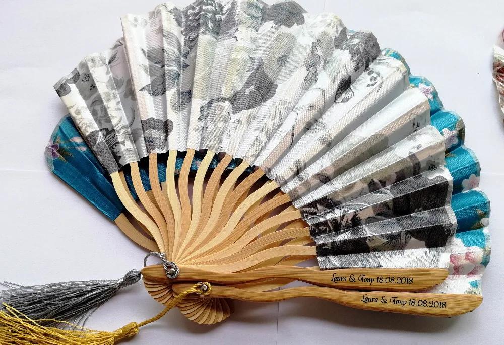 150 шт персонализированные/Индивидуальные бамбуковые полиэстер цветы свадебные Китайский Японский складной веер с кисточкой+ печать