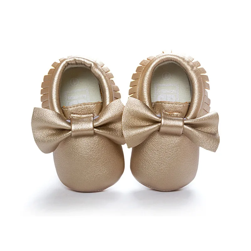 Модные детские мокасины с бахромой ручной работы на мягкой подошве; обувь для новорожденных; 19 цветов; обувь из искусственной кожи для малышей