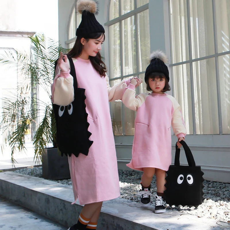 

Mum Daughter Winter Hit-color Thick Dress Children Family Look Clothes Girls Mother Daughter Plus Velvet Leisure Dress Fashion