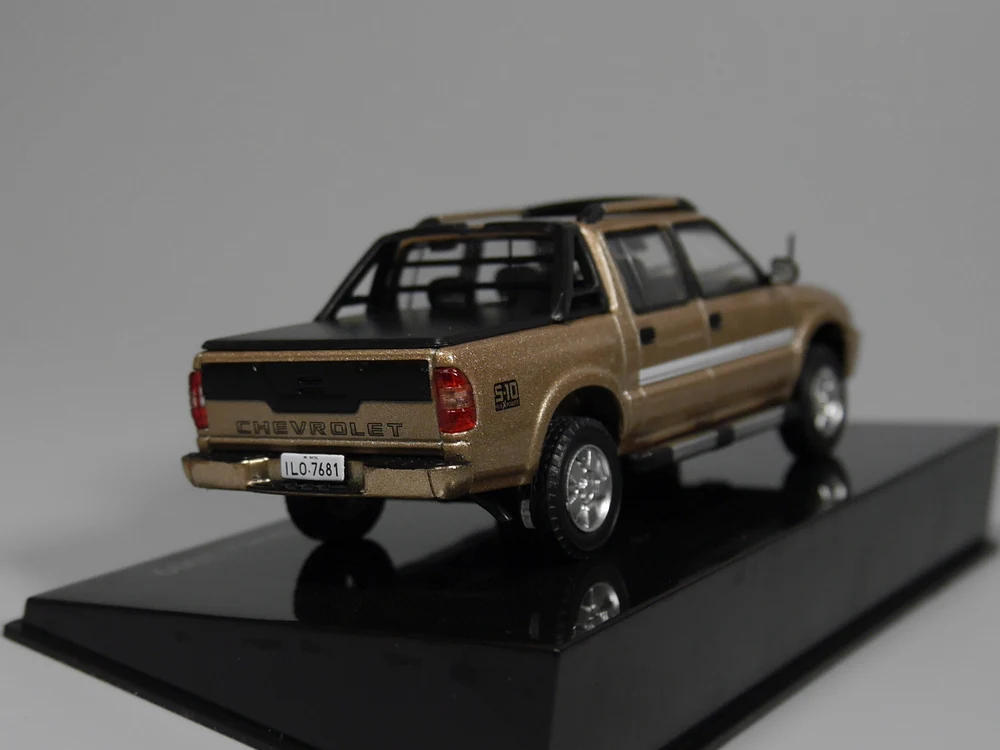 Авто ИНН-ixo 1:43 Chevrolet S-10 Deluxe 2,5 Cabine Dupia 2009 литой модельный автомобиль