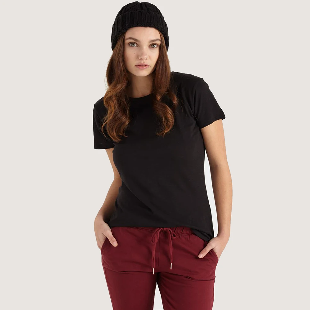 black shirt women outfit