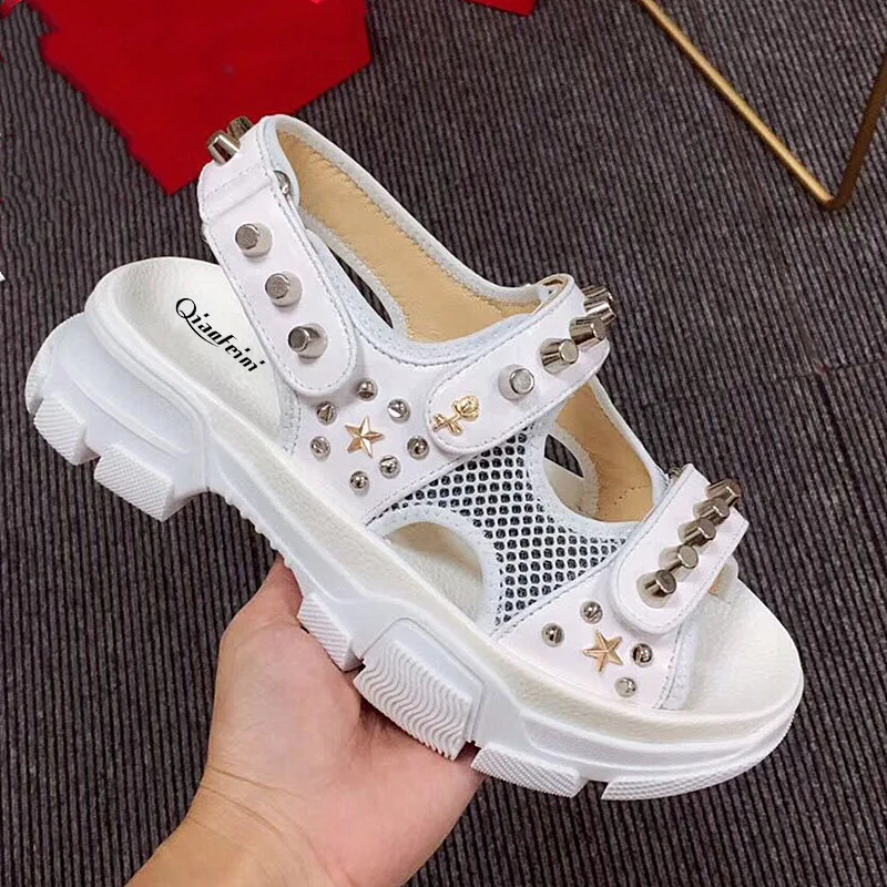 Обувь с заклепками Женские сандалии на платформе zapatos de mujer Брендовые пляжные