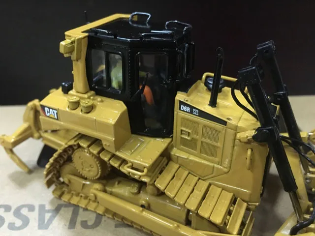 Гусеничный трактор гусеничного типа Cat D6R XL 1:50 металлическая модель от бренд Diecast Masters DM85910