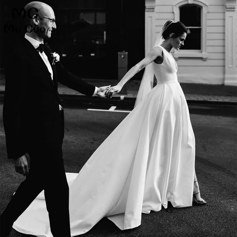 Sexy Leg Split Plunge V-neck Long Satin Wedding Dresses3